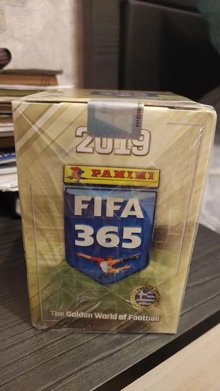 FIFA 2019 PANINI новый, запечатанный бокс наклеек + новый альбом