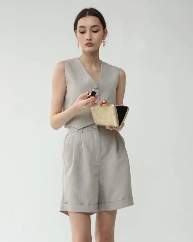 Chiroyli s-m dan jiletka va shortlar sotiladi 2 Chiroyli s-m dan jiletka va shortlar sotiladi 2