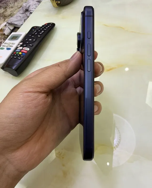 Iphone 17 pro blue 5