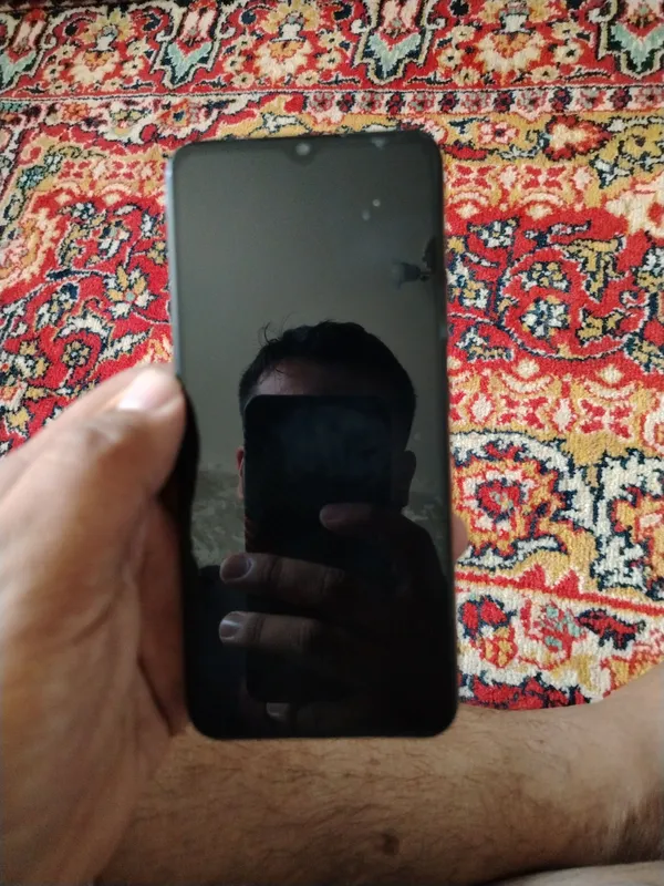 telefon sotiladi Realmi yaxshi ishlidi 300000 ming