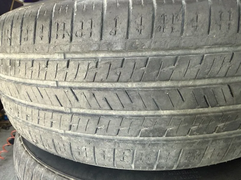 балон сотилади 215/55r17.холати ўрта. 7 балон сотилади 215/55r17.холати ўрта. 7