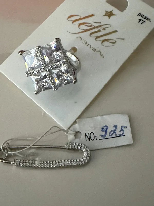 Swarovski кольцо 17либо 18 размер.из белых страз.Брошь 925 Серебро . Swarovski кольцо 17либо 18 размер.из белых страз.Брошь 925 Серебро .