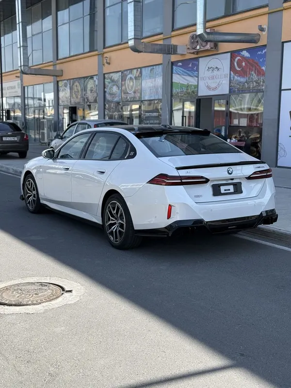 Bmw i5 35L 2024 15min probeg +dop optsiyaligi bazoviymas Body kit full 5 Bmw i5 35L 2024 15min probeg +dop optsiyaligi bazoviymas Body kit full 5