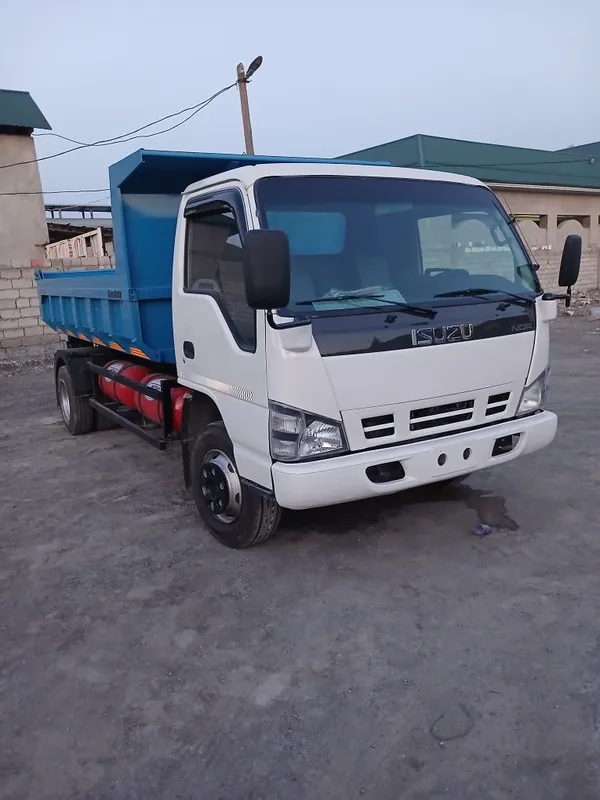 Самосвал Isuzu 2013 1 Самосвал Isuzu 2013 1