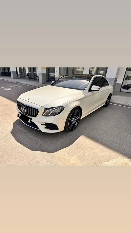 Mercedes-Benz W213 E200 1 Mercedes-Benz W213 E200 1