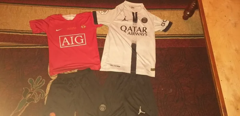 Ronaldo manchester united va messi psj formasi — фото 2