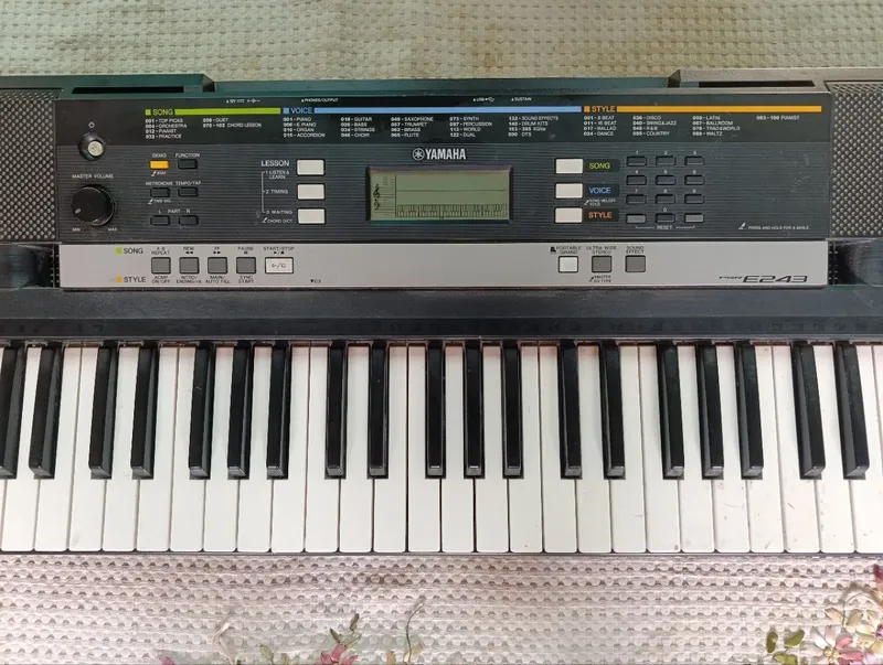 Sintezator sotiladi Yamaha PSR-E243 — фото 1