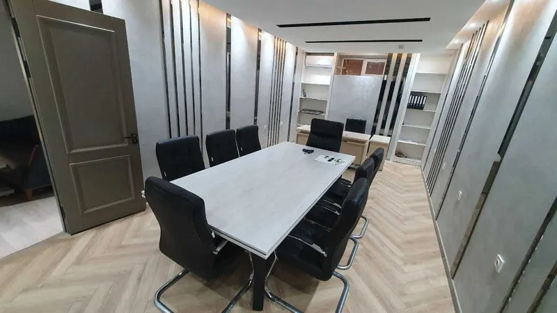 Ofis sotiladi 201 m.kv. Gagarin Rudakiy chorraxasi yaqinida