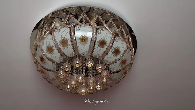 Люстра сатылады.