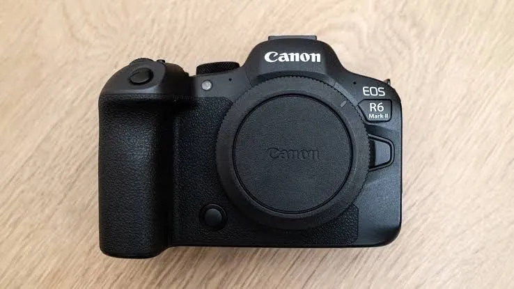 Canon EOS R6 Mark II 2