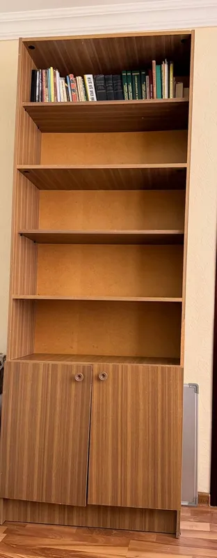 Книжный шкаф