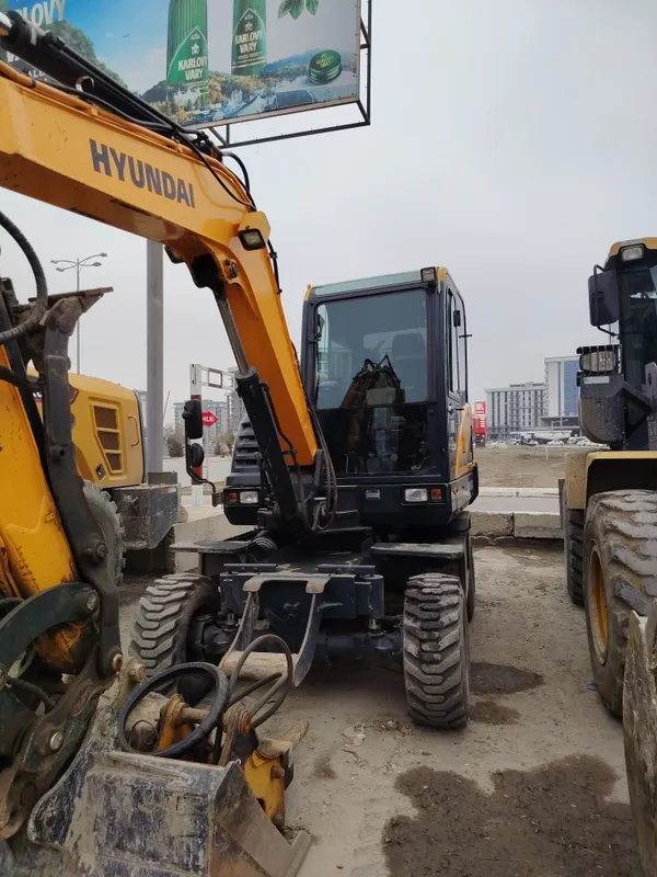 Mini ekskovator Hyundai 60 shafyor kerak 1