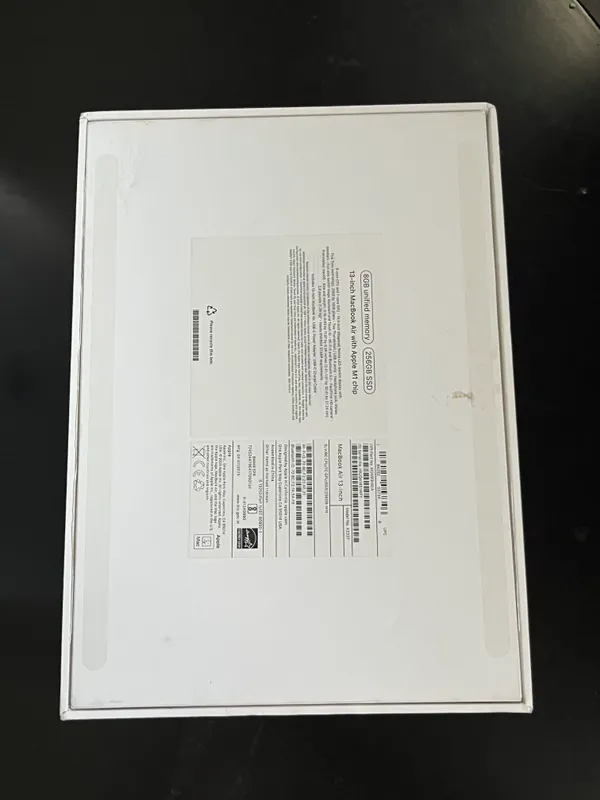 MacBook Air 13 8/256GB в очень хорошем состоянии 6