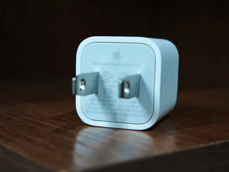 iPhone uchun original quvvat adapteri