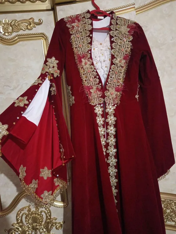 Kelinlar uchun ansanbil taqinchoqlari bilan 5 Kelinlar uchun ansanbil taqinchoqlari bilan 5