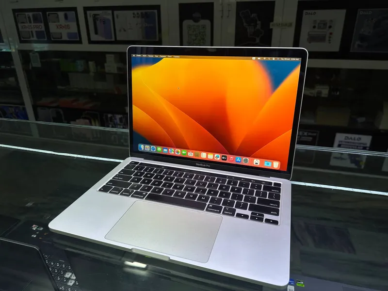 Macbook Pro (2020) 2 Macbook Pro (2020) 2