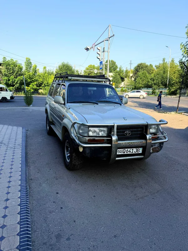 Toyota Land Cruiser 80 1
