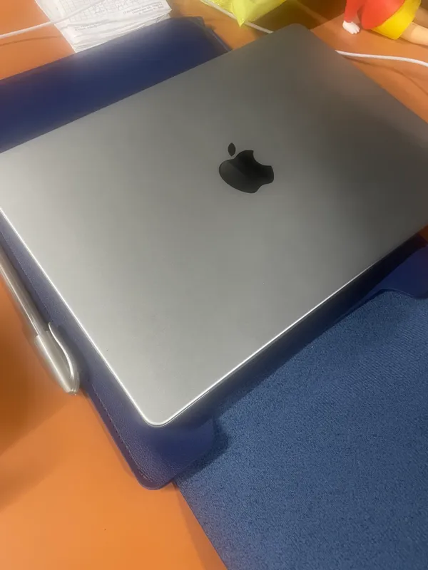 MacBook Pro M4 16/512 Silver (cycle ~33) 1 MacBook Pro M4 16/512 Silver (cycle ~33) 1