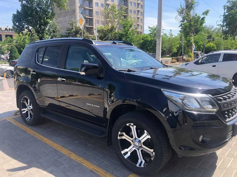 Chevrolet Trailblazer 2020, Qora — фото 2