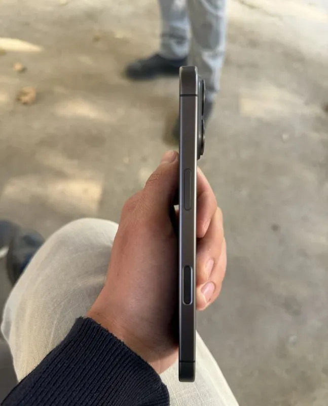 iPhone 17, чёрный 4