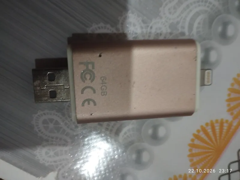 64 GB hajmli Omars fleshkasini sotaman. Kompyuter va iPhone bilan ishlaydi 2