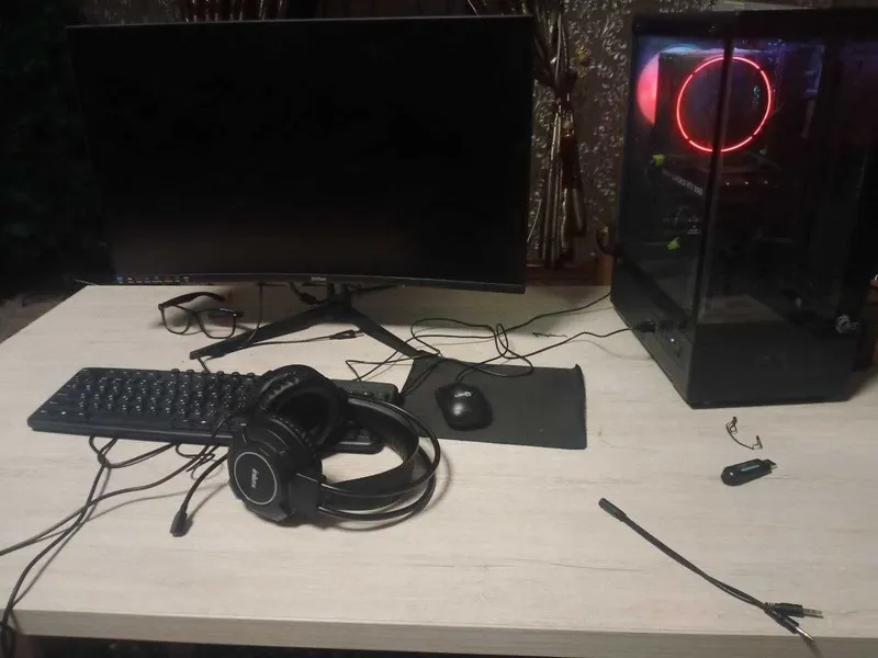 Gaming Computer. Rtx5060 , 300 hz monitor. 1 Gaming Computer. Rtx5060 , 300 hz monitor. 1