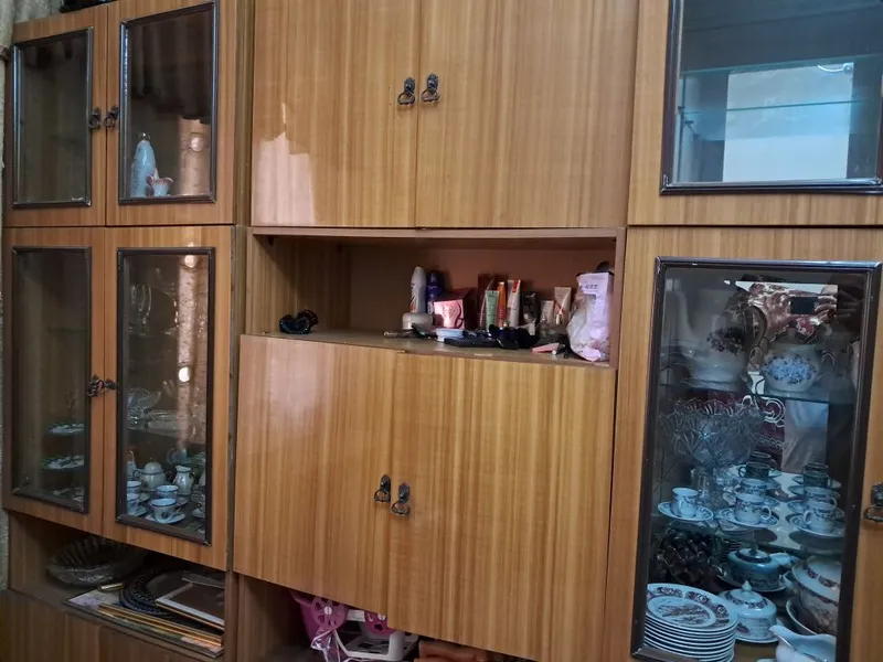 Продается стенка фабричная,лакирированная,ширина 5 метров