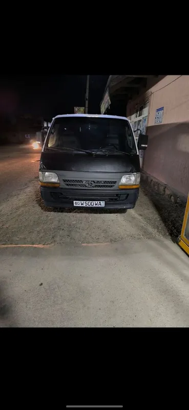 Tayota hiace Holati yaxshi guruza pasajirn metan va benzinda yuriydi