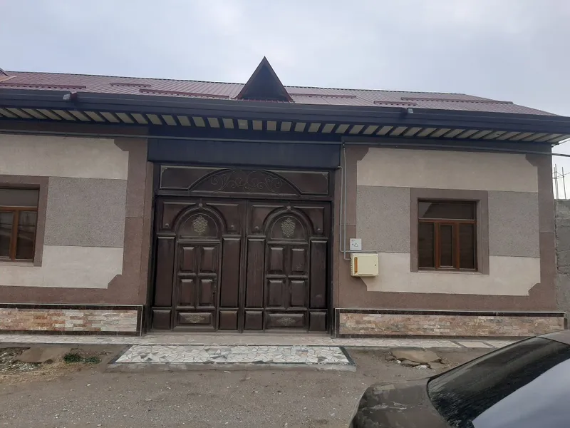 Фарход савхозидан ховли сотилади хамма кулайликлари мавжуд.