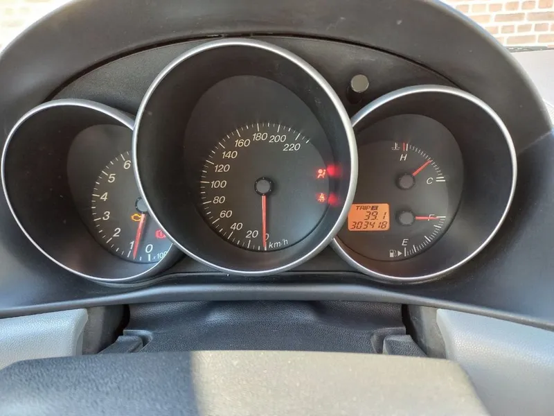 Mazda 3 продается в хорошем состоянии — фото 8