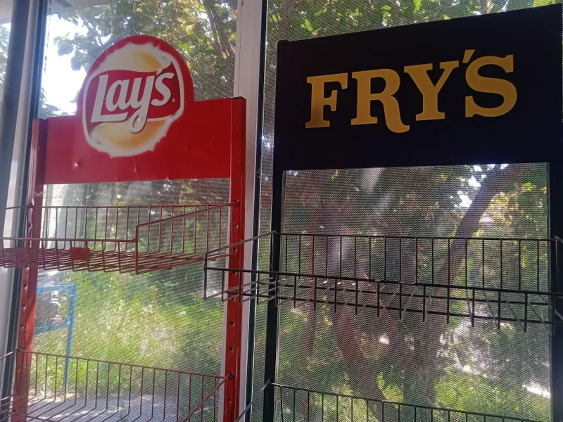 Продаётся стеллаж Leys и FRY'S
