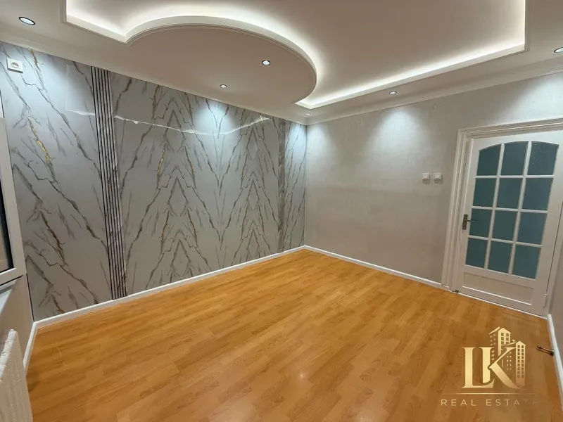 5 xonali, yangi ta’mirli va 2×6 katta balkonga ega, umumiy maydoni 100 m² bo‘lgan keng 4 qavatli uy sotiladi 2
