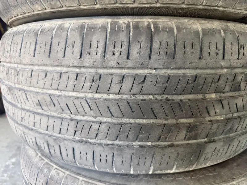 балон сотилади 215/55r17.холати ўрта. 6 балон сотилади 215/55r17.холати ўрта. 6