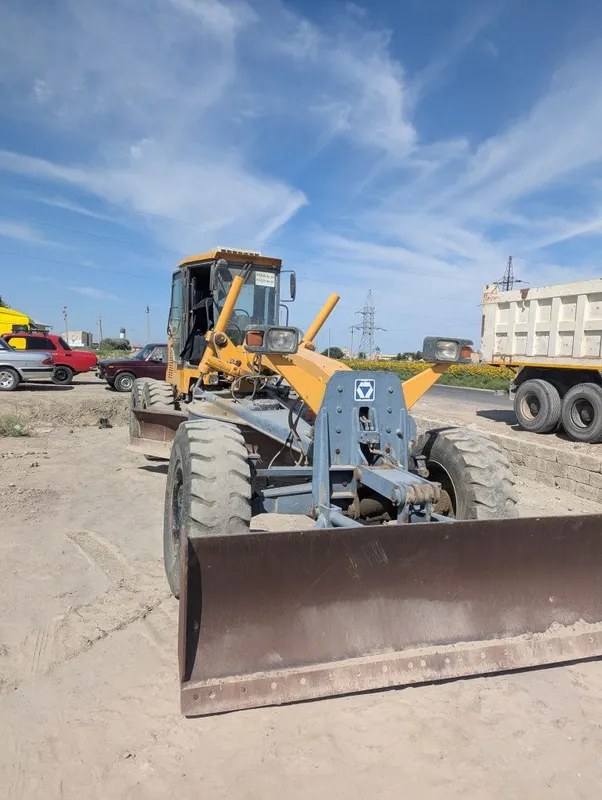 Avtogreyder XCMG GR165 1 Avtogreyder XCMG GR165 1