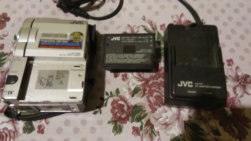 JVC GR-DVM80 Mini DV digital camcorder 4 JVC GR-DVM80 Mini DV digital camcorder 4