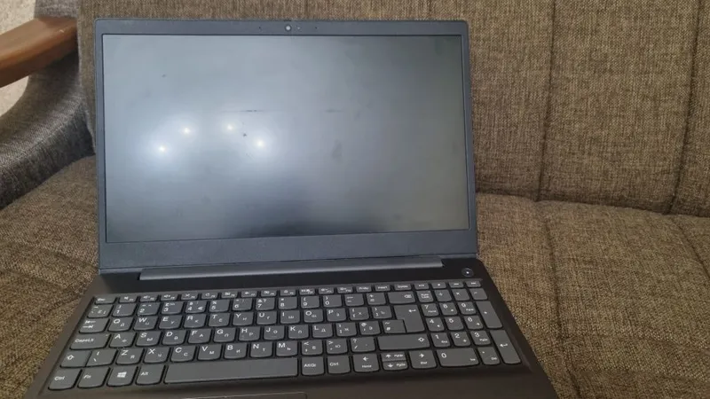 Noutbuk lenovo v15 g1 IML 3 Noutbuk lenovo v15 g1 IML 3
