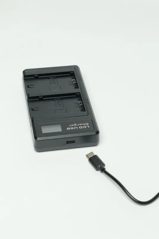 Sony NP-FZ100 Две батарейки + Двойная зарядка (LCD USB Charger) — фото 5