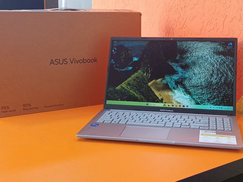 Ноутбук Asus Vivobook (как новый)