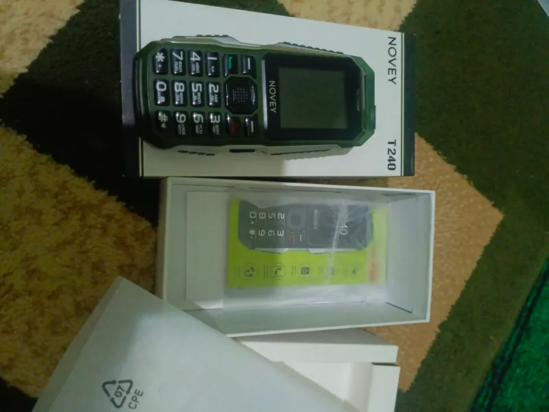 T240 telefon 2