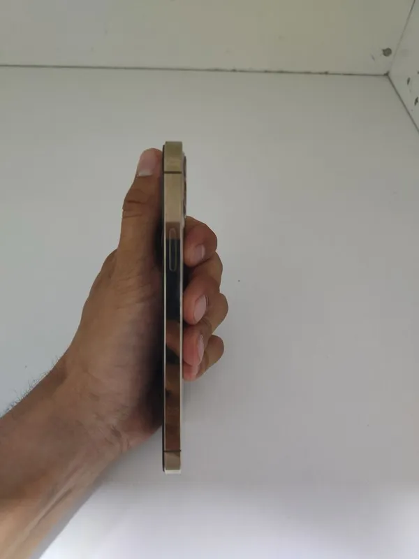 Iphone 12 pro Gold karopka dakument 6 Iphone 12 pro Gold karopka dakument 6