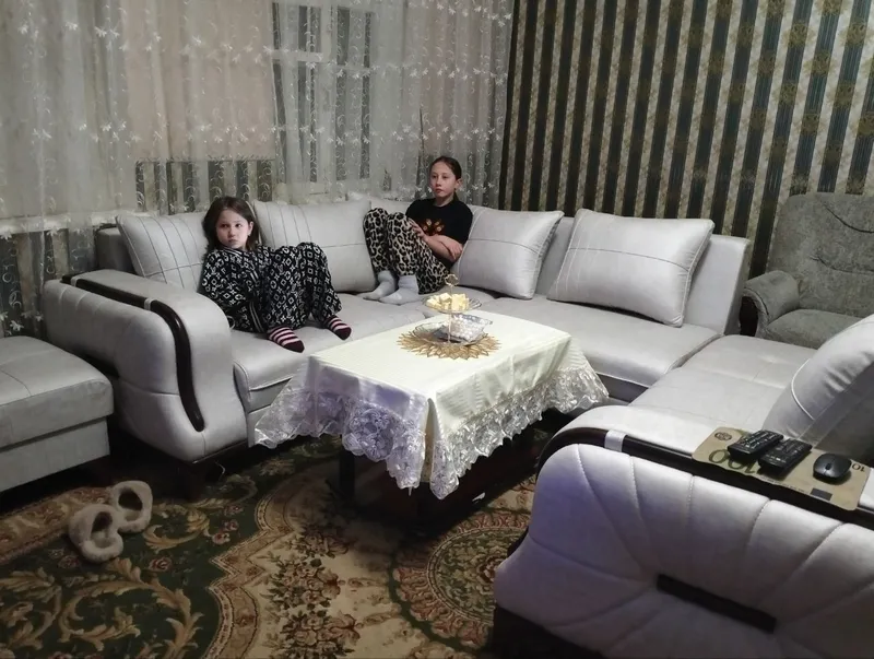 Уголок модульный, почти новый.