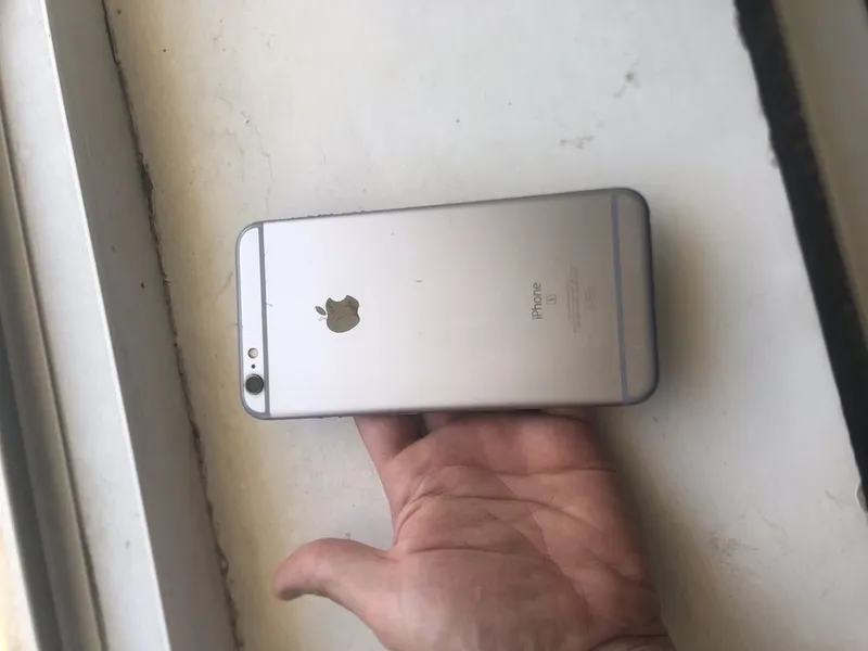Iphone 6s plus, redmi 5, black berry Iphone 6s plus, redmi 5, black berry