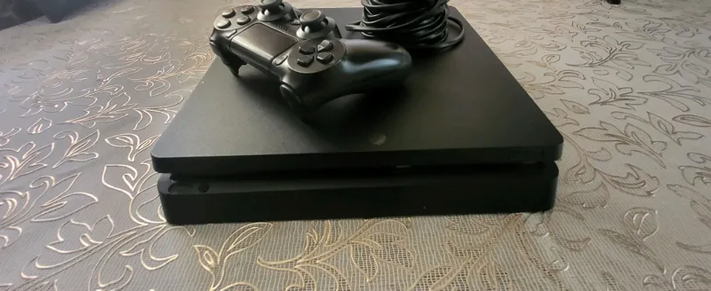 продаю свой ps4 slim 1tb — фото 2