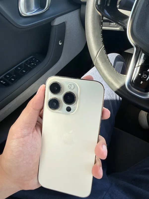 Iphone 14 pro 1TB E-SIM 4