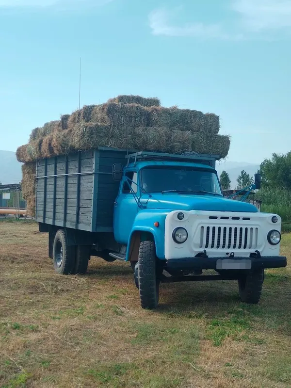 Gaz 52 sotiladi 2