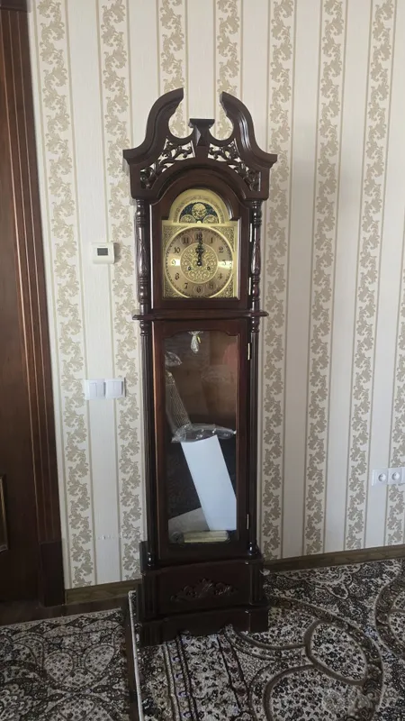Напольные механические часы Напольные механические часы