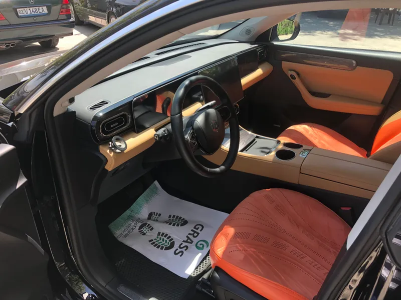 Срочно продаётся Leapmotor C11 Гибрид 5 Срочно продаётся Leapmotor C11 Гибрид 5