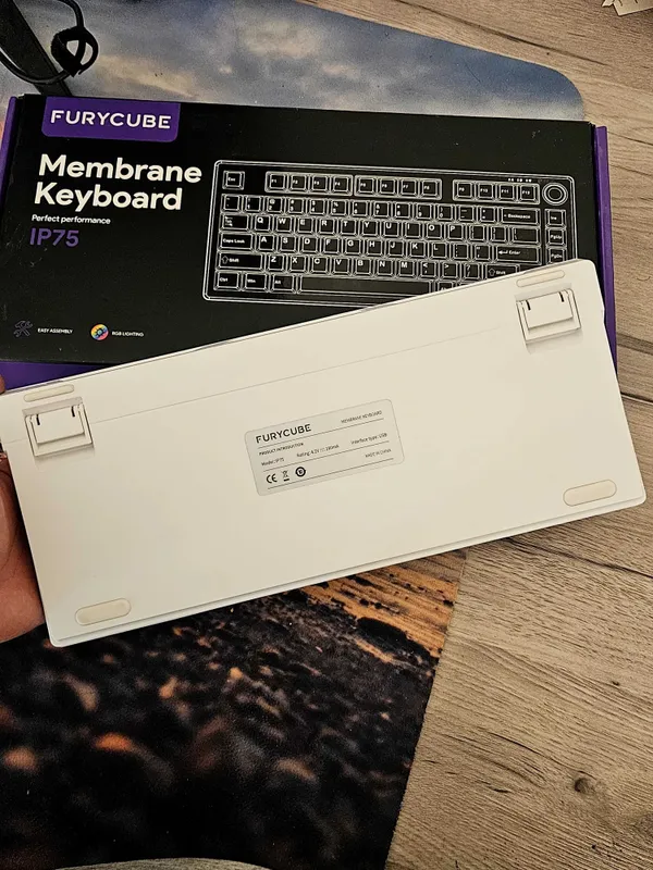 FURYCUBE IP75 gaming klaviatura sotiladi kop ishlatilmagan zor xolatda 3