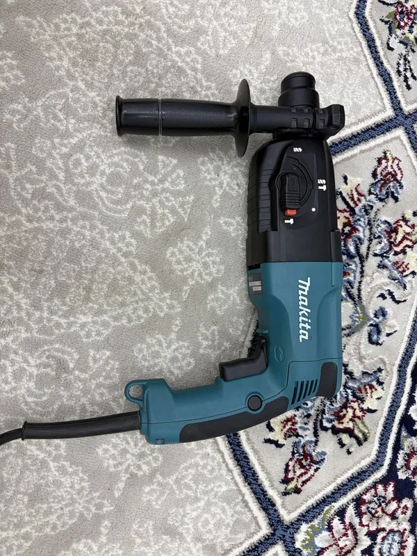 Продаётся перфоратор makita HR2450