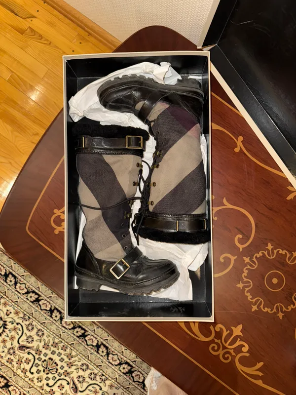 Сапоги Burberry 2